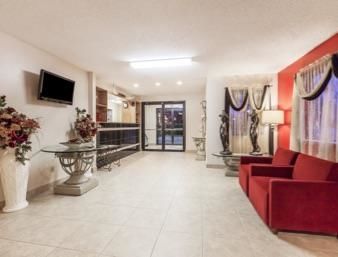 Отель Super 8 By Wyndham Arlington East Интерьер фото